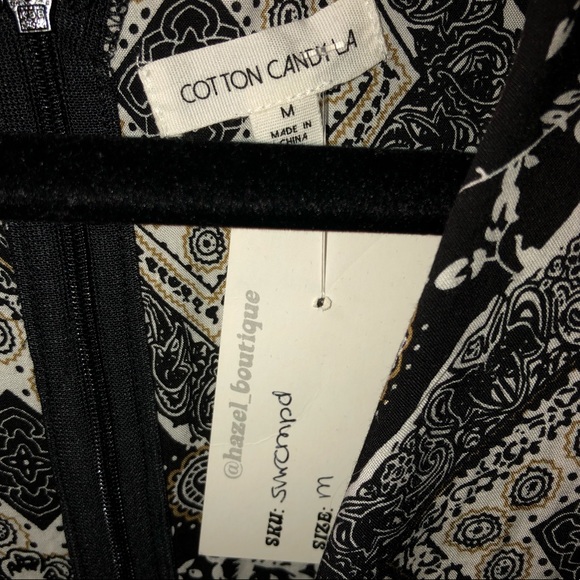 Detailed short sleeve romper - Picture 3 of 4